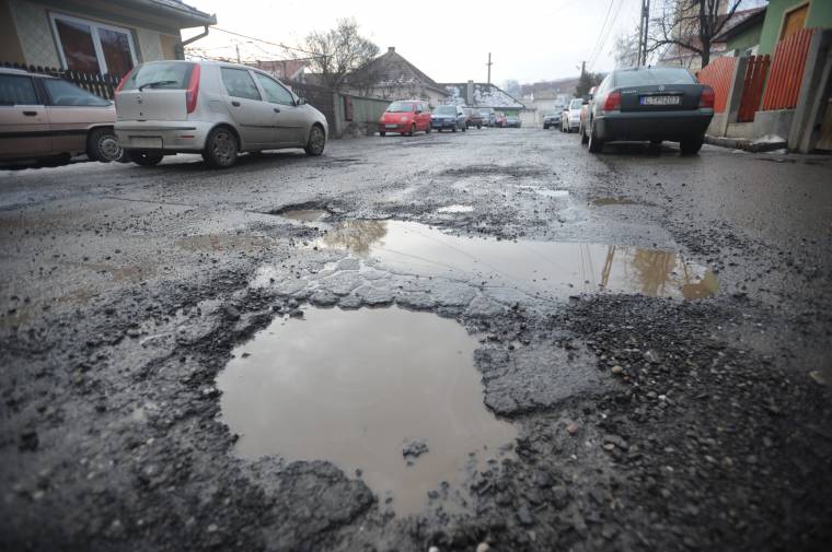 Tönkrement a Templom utca első szakasza