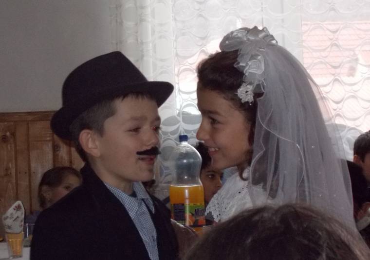 Farsangi gyermeklakodalmason „keltek egybe”