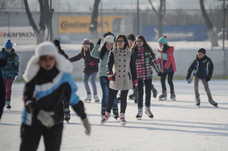 Hétvégétől lehet korcsolyázni Udvarhelyen