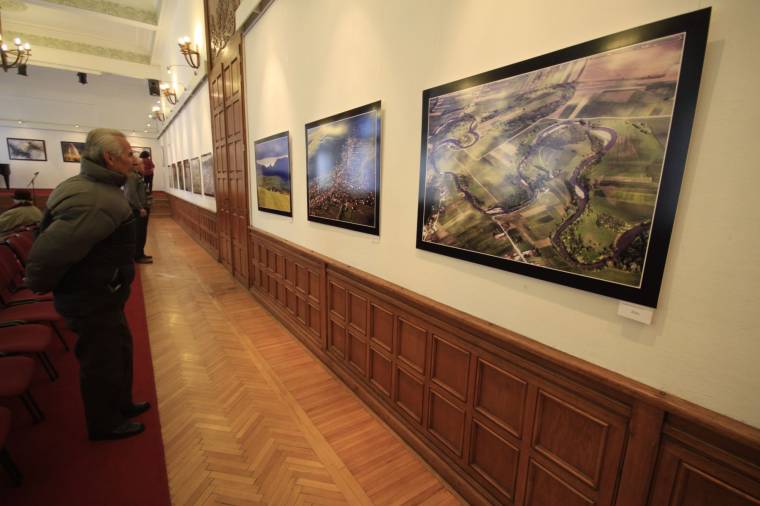 Udvarhelyen is megnyitotta légifotó-kiállítását Fodor István