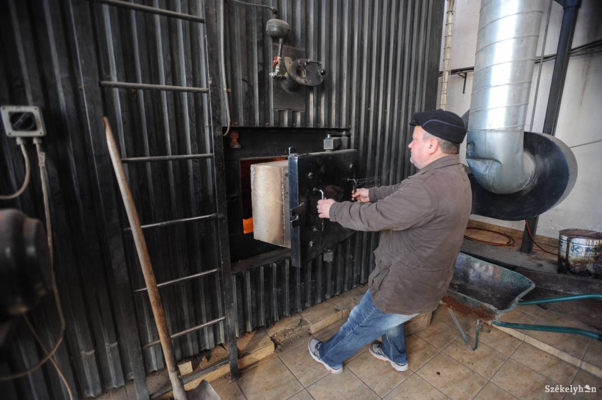 Gyakori meghibásodások. A meglyukadó csövekből sokszor az égési térbe folyt a víz • Fotó: Thomas Campean