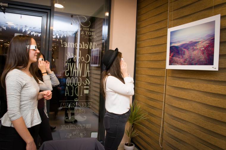 Háromdimenziós fotókat állított ki az Udvarhelyi Fiatal Fotósklub