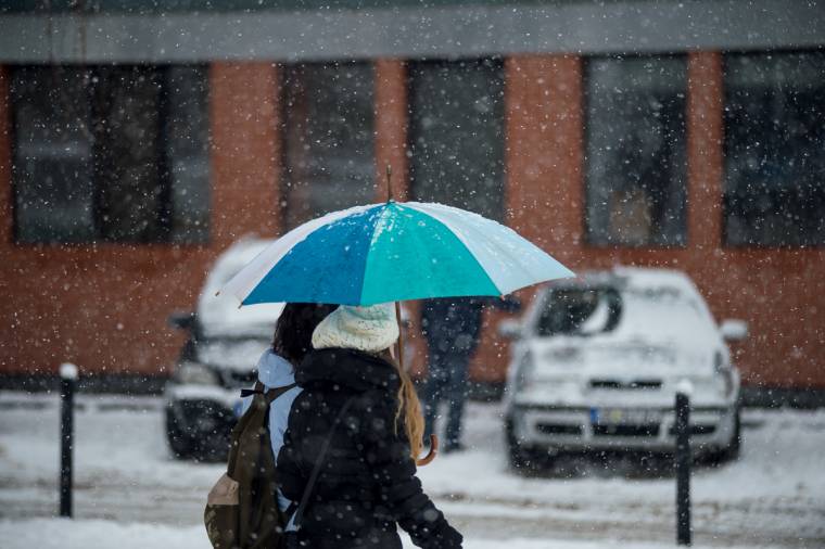 Országszerte eső, a hegyvidéken havazás lesz