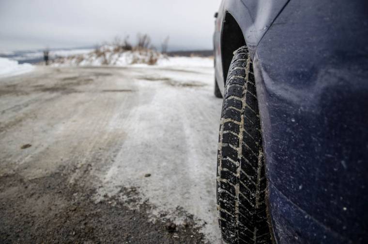 Havas és jeges úton kötelező a téli gumiabroncs