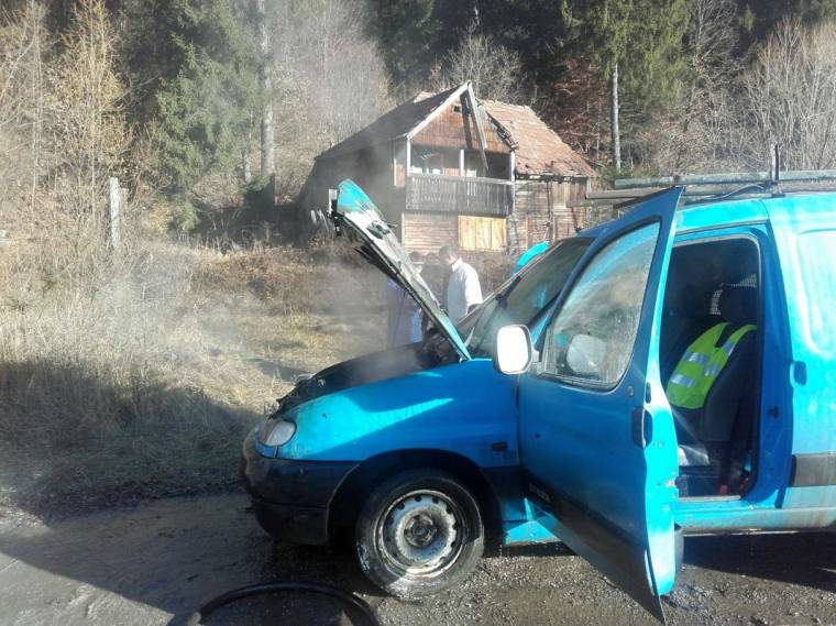 Menet közben gyulladt ki egy autó