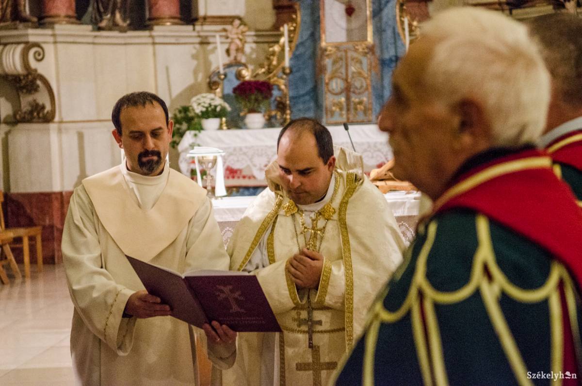 Gál Hunor plébános fog szentmisét celebrálni. Archív • Fotó: Barabás Ákos