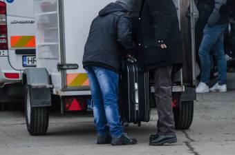 Több mint húszezer romániai gyermeket hagyott itthon mindkét szülője külföldi munka miatt
