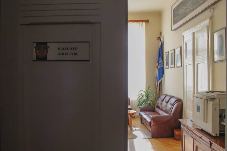 Hiába ragaszkodnak az igazgatókhoz, nem lehet kinevezni őket