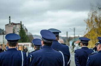 A rendőrök is tüntetni készülnek, a rendszer megbénításával fenyegetnek, a börtönőrök is elégedetlenkednek