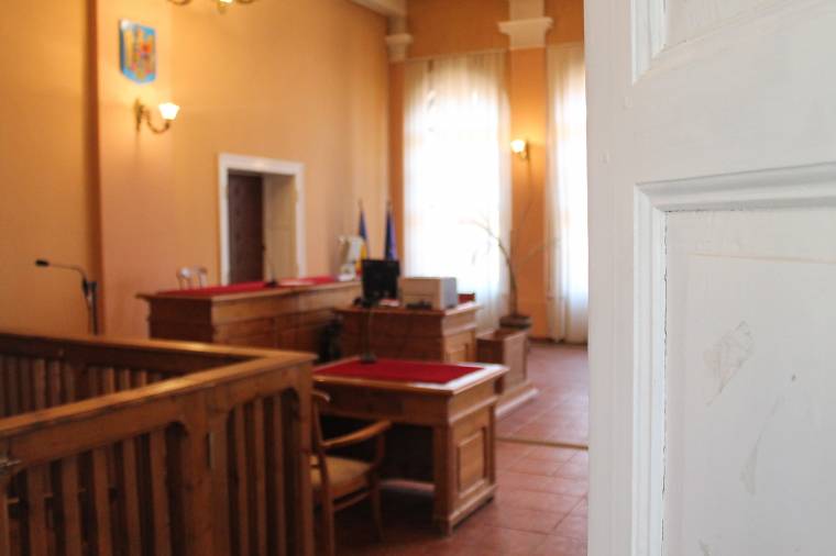 Tiltakoznak a bírósági és ügyészségi jegyzők a bércsökkenések miatt