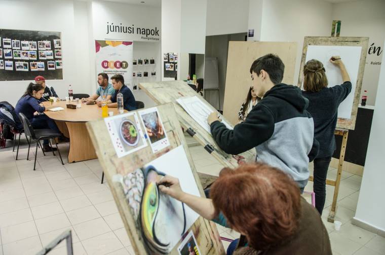 Bezár a Varázsecset Művészeti Tanoda