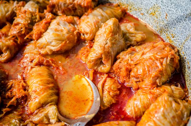 Rotyogott a töltöttkáposzta az üstökben Parajdon