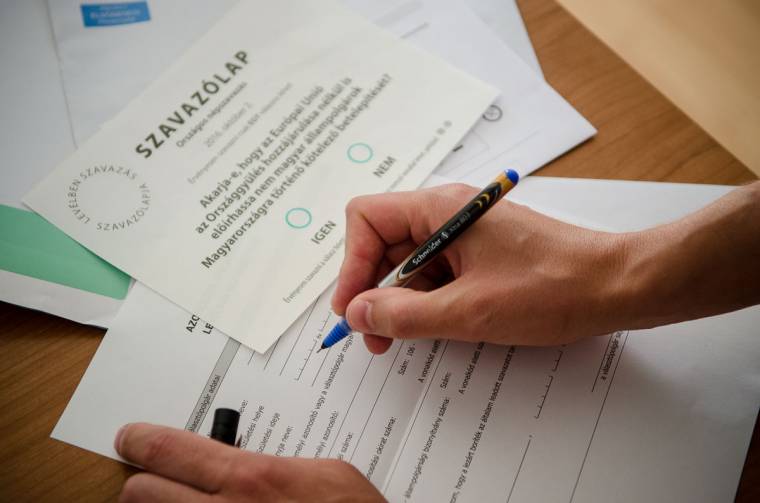 Érkeznek a levélszavazatok a csíkszeredai főkonzulátusra