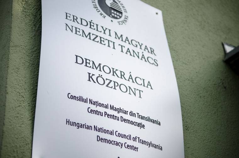 Beszüntetik tevékenységüket az EMNT demokráciaközpontjai
