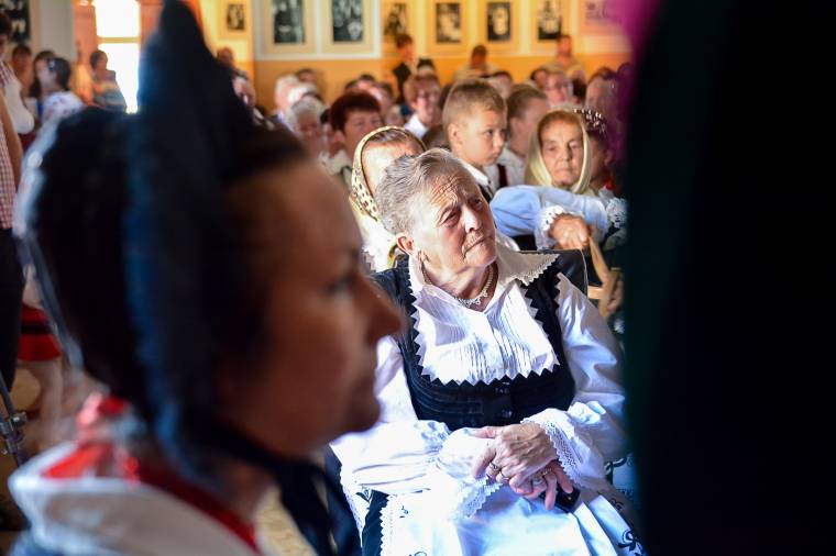 Viseletparádéra invitálnak Atyhába