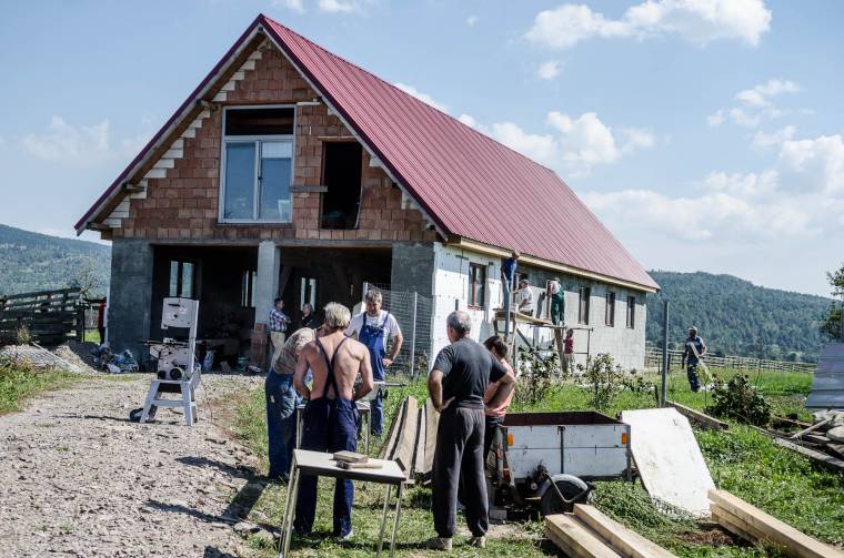 Egyetlen hívó szóra sokan jöttek kalákázni Szentegyházára