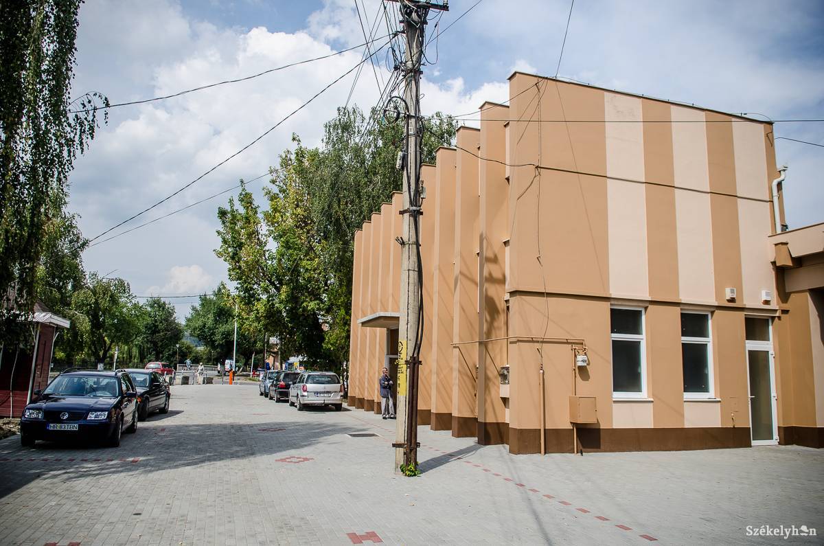 A székelyudvarhelyi buszpályaudvar első autóbusz-beállójánál találtak rá az elhunyt férfira. Archív •  Fotó: Barabás Ákos