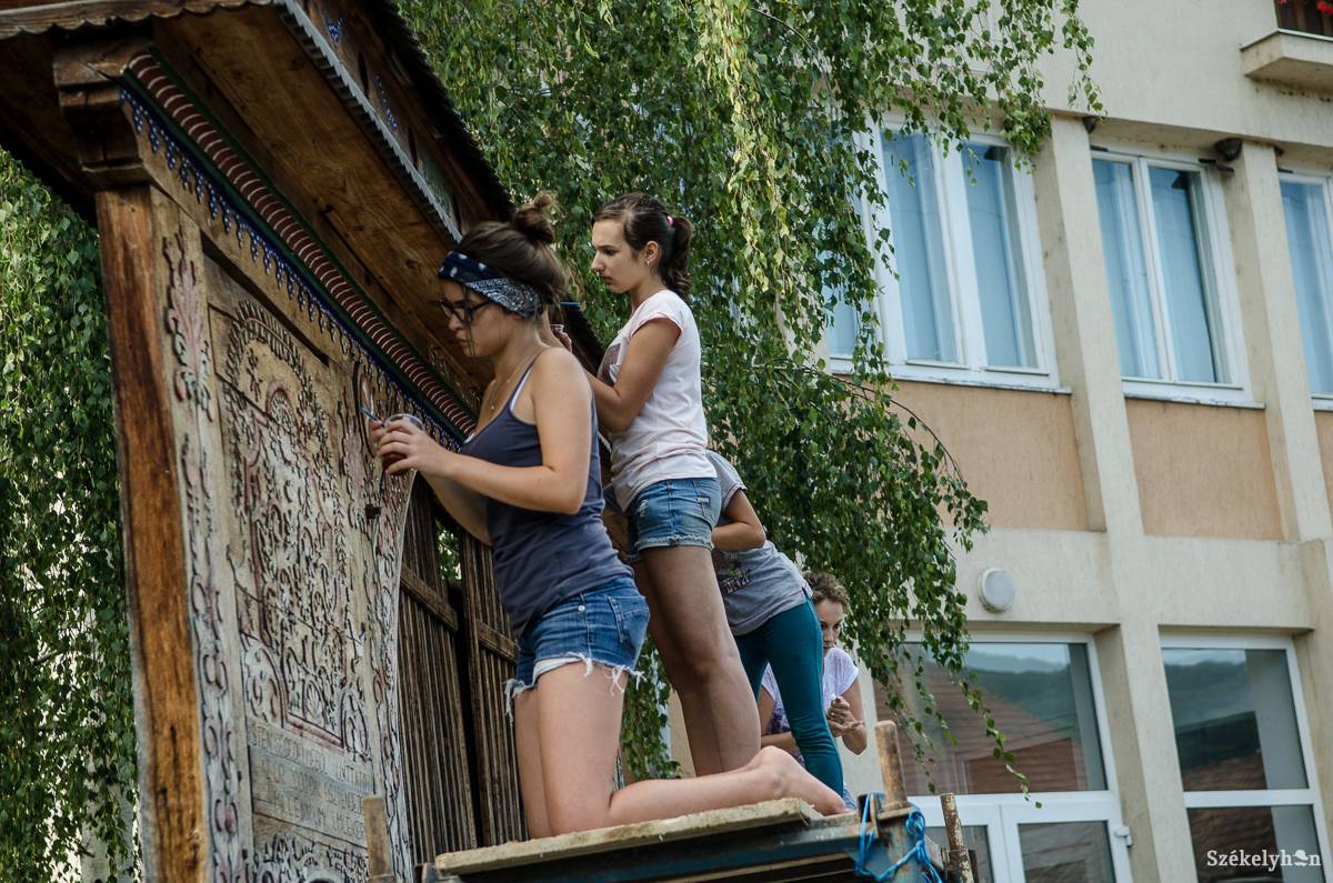 Falunap másként. Közösségi munkával kezdődik a szombati ünnep. Archív •  Fotó: Barabás Ákos
