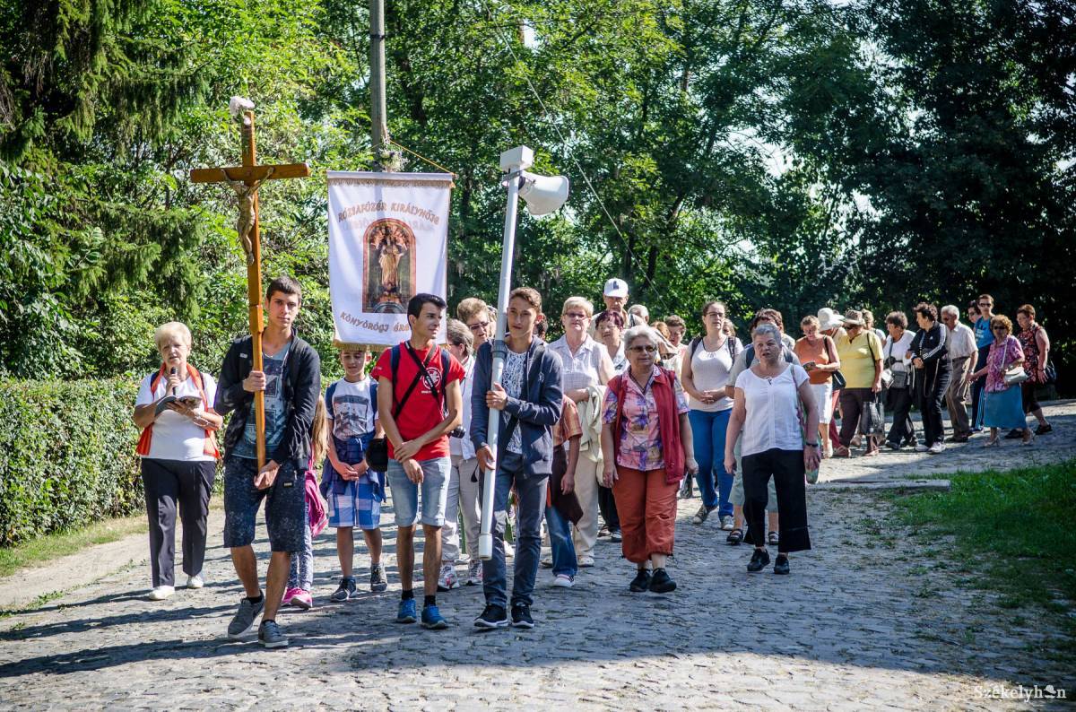 Idén is templomtól templomig járva imádkoznak a székelyudvarhelyiek. Archív •  Fotó: Barabás Ákos