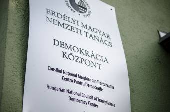 Beszüntetik tevékenységüket az EMNT demokráciaközpontjai