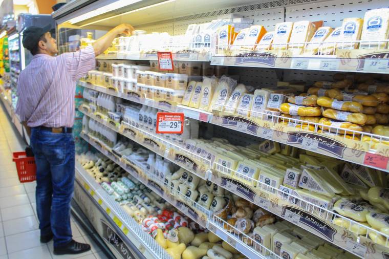 Kiszorul a piacról a gazdák többsége – a hazai áruk iránti kereslet  miatt az áruházláncok is nyitnak a belföldi termelők felé