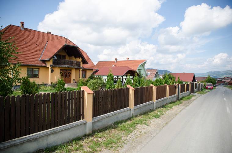 Jószomszédság szokás- és polgári joggal