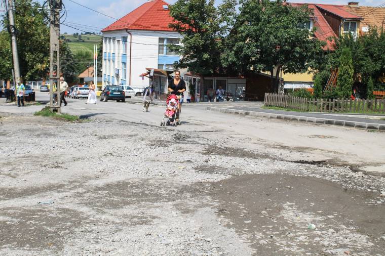 Hol a sárral, hol a vízzel gyűlt meg a baj
