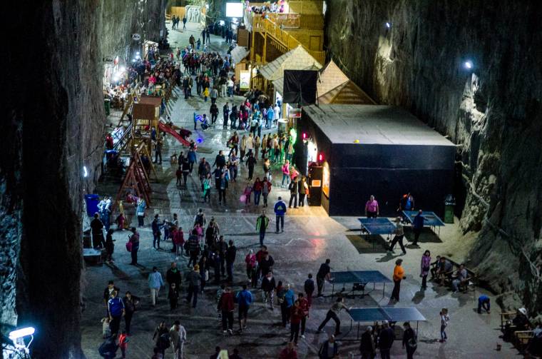A parajdi sóbányába és Borszékre is jönnek a turisták a Moldvai Köztársaságból
