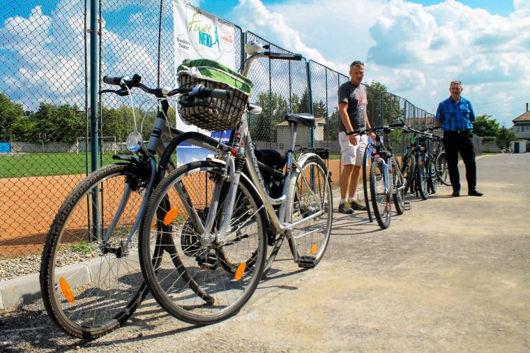 Plusz négy biciklitámasz és öt kibérelhető kerékpár Udvarhelyen