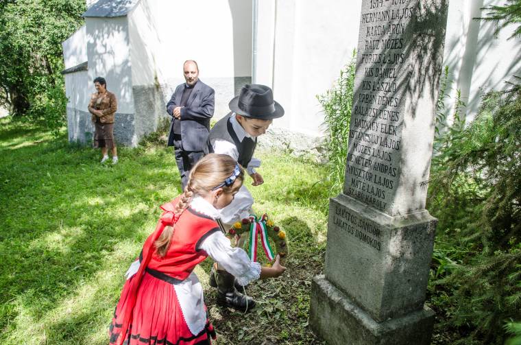 A nagy háborúban elhunytakra emlékeztek Kénosban