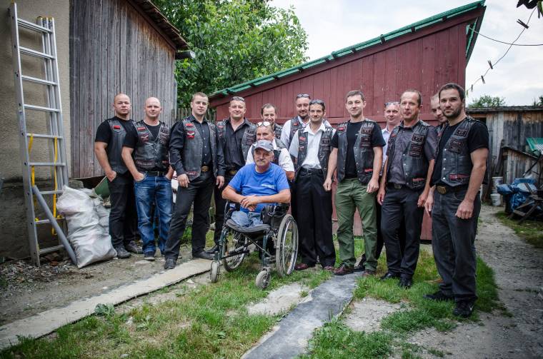 Erdélyi motorosok adományából vásárolhatott új kerekes széket