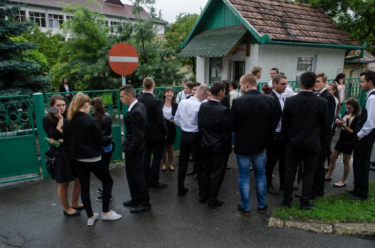 Borúsan indult, derűsen ér véget?