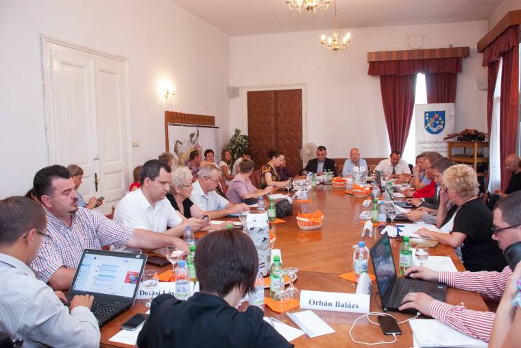 Hatékonyabban dolgozna a székelyudvarhelyi tanács