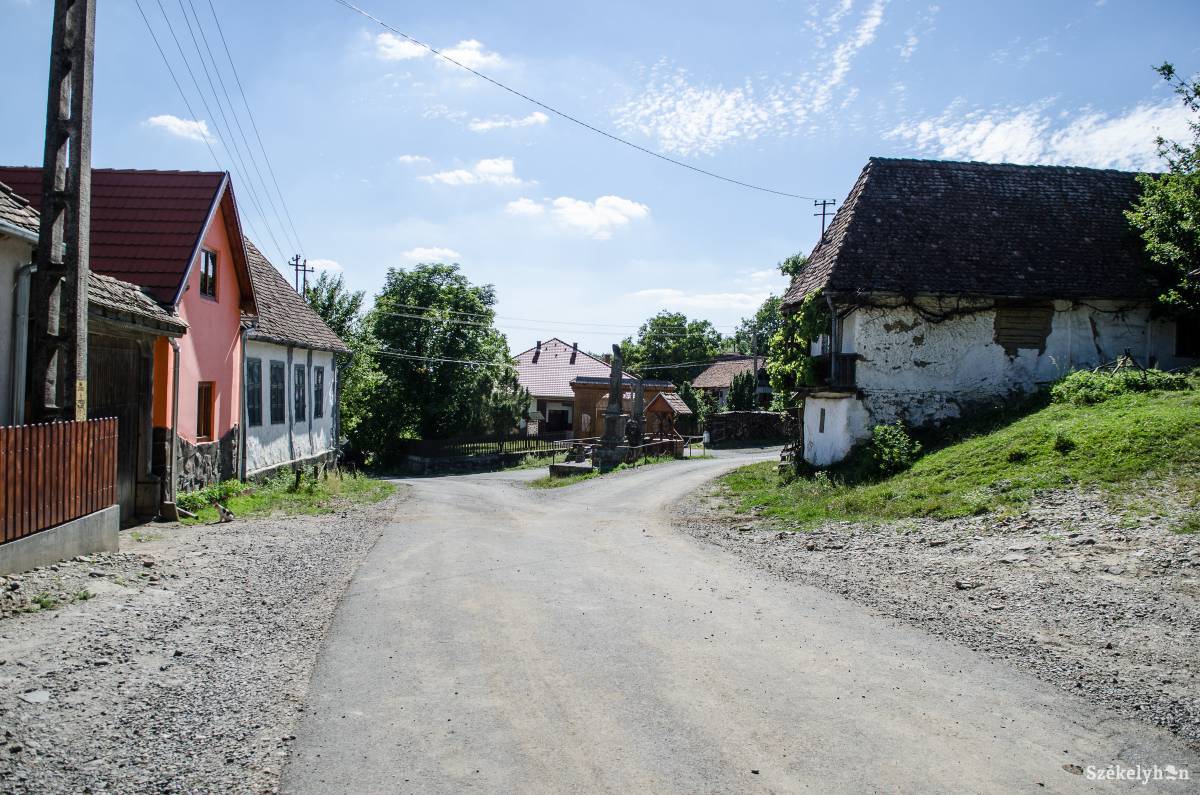 Jó úton haladnak. A siklódiak is örülhetnek a két megye fejlesztési tervének &bullet;  Fotó: Barabás Ákos
