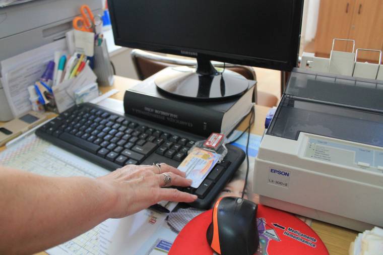 Ingatag lábakon áll az egészségügyi kártyavár: ismét működik az informatikai rendszer, de sok még a megoldanivaló