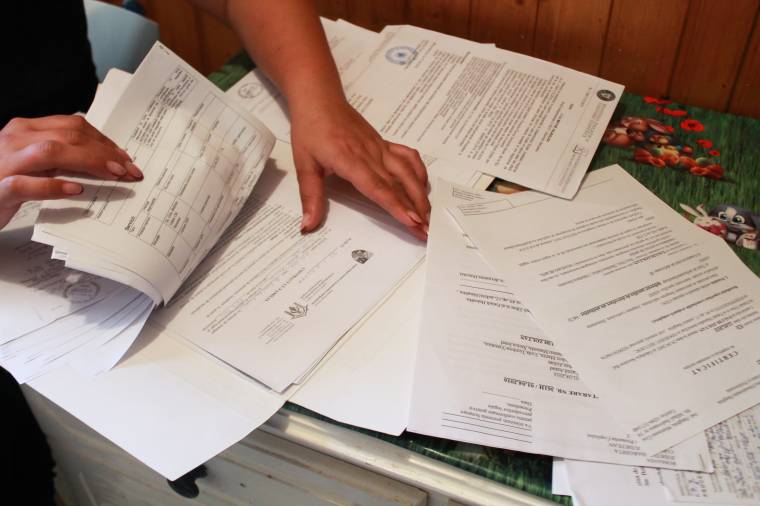 Búcsút inthetünk a fűzős irattartónak, a képviselőház megszavazta kiiktatását az ügyintézésből