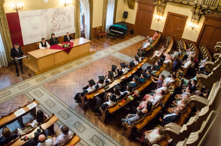 Elballagtak a MÜTF végzősei