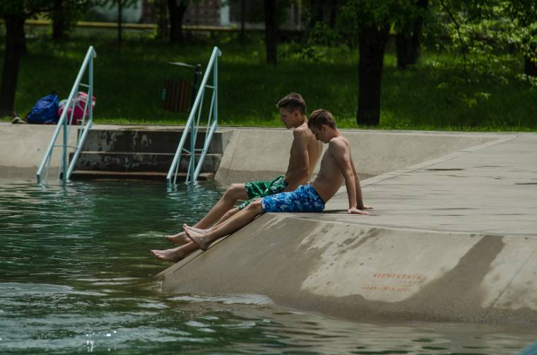Visszatér a hőhullám, párás melegre figyelmeztetnek