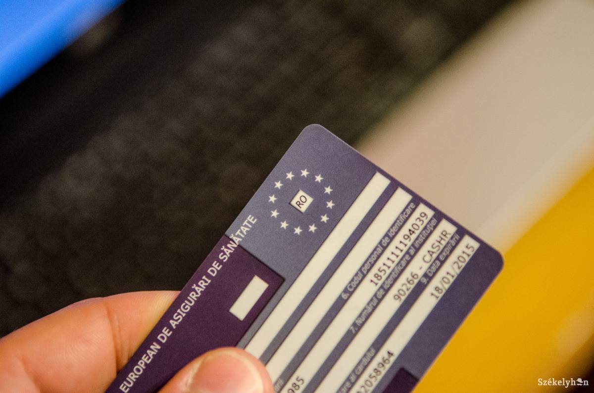 Idén július végéig már majdnem 12 ezren igényeltek európai egészségbiztosítási kártyát Hargita megyében •  Fotó: Barabás Ákos