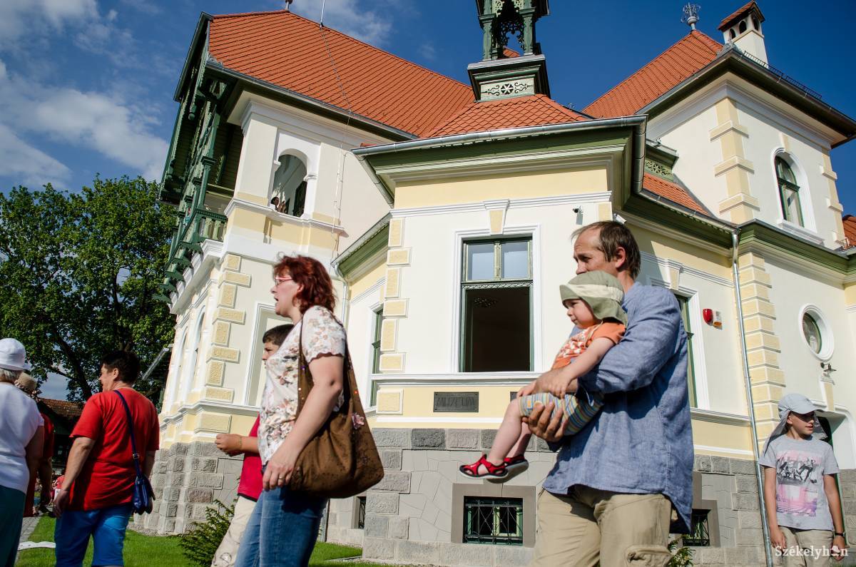 Az Erdélyi panoráma és a Jégkorszak kiállítást tekinti a tavalyi év sikereinek a múzeumigazgató, hiszen három hónap alatt 11 ezer látogatót csalogattak a múzeumba •  Fotó: Barabás Ákos
