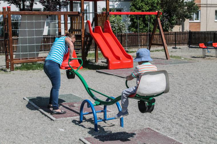 Máris javítani kell az új játszóteret