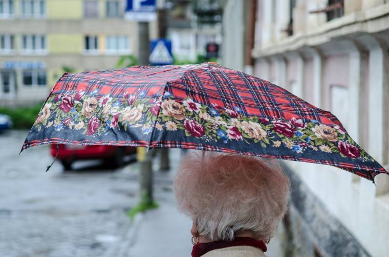 Hétvégén előkerülnek az esernyők