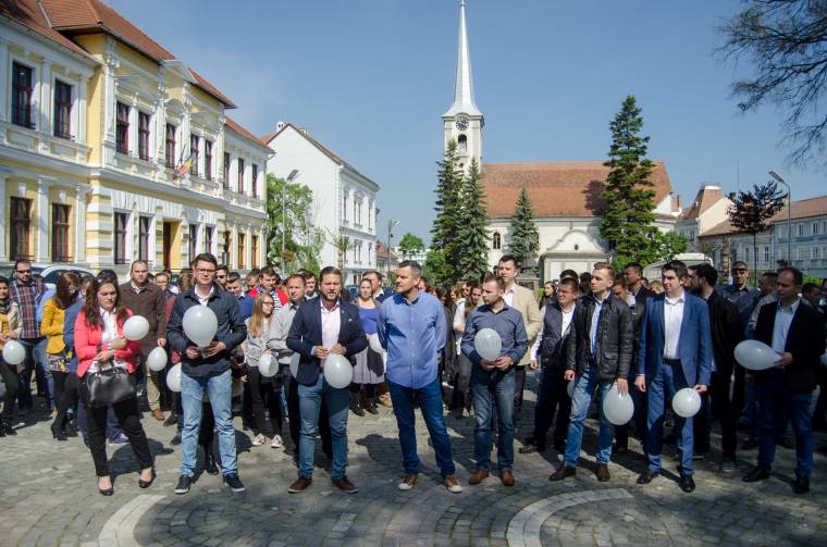 Képviselők munkáját segítené a kisokos