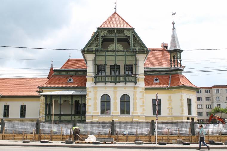 Padlástól a pincéig bemutatják a Haberstumpf-villát