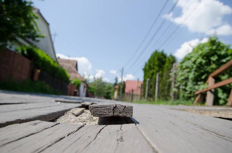 Csak javítanak, nem cserélnek hidat a Homoród utcában