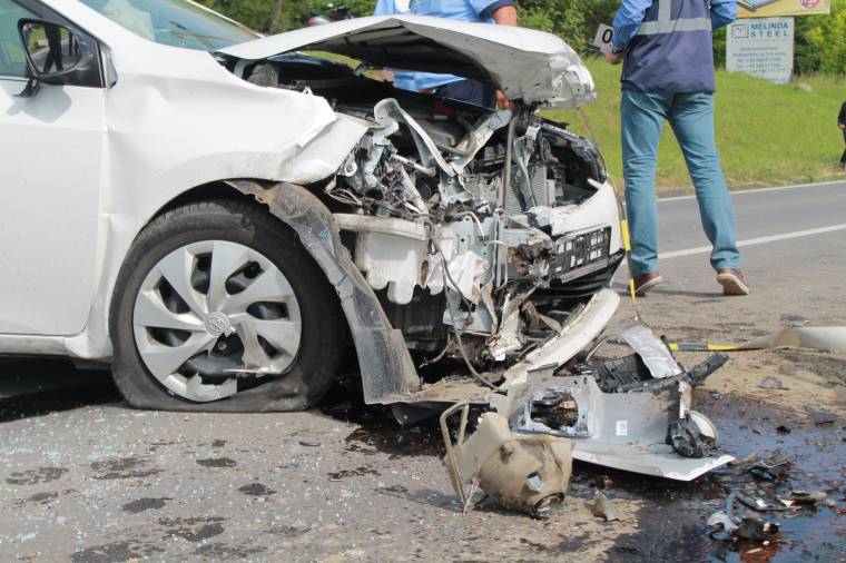 Belerohant az autómentő tehergépkocsiba