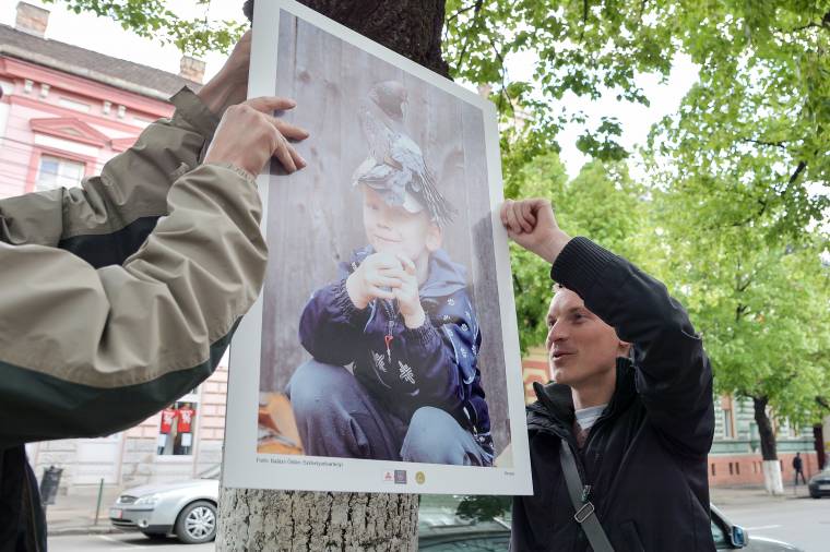 Csak úgy megjelentek a képek a Kossuth utcában