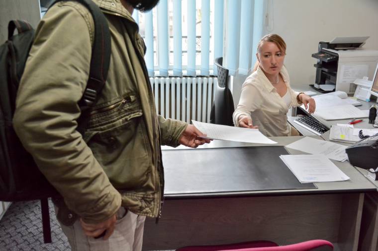 Újságírónak nézték, igazoltatatni akarták a városházán