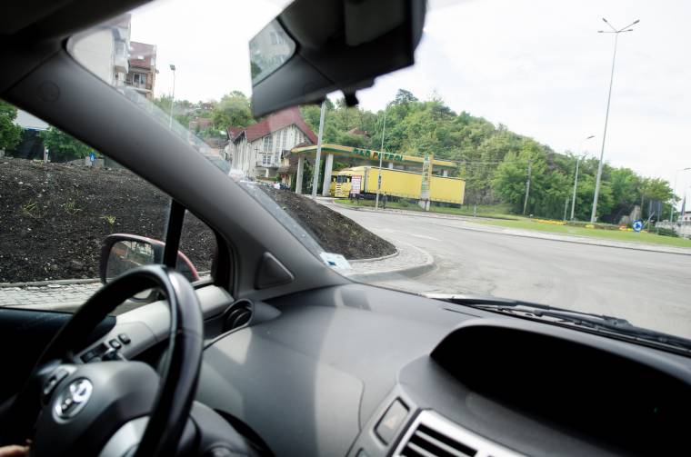 Zavarja a rálátást a körforgalomra az új köztér