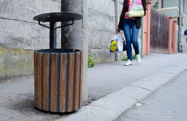 Ennyibe kerülnek a kukarongálók a városnak